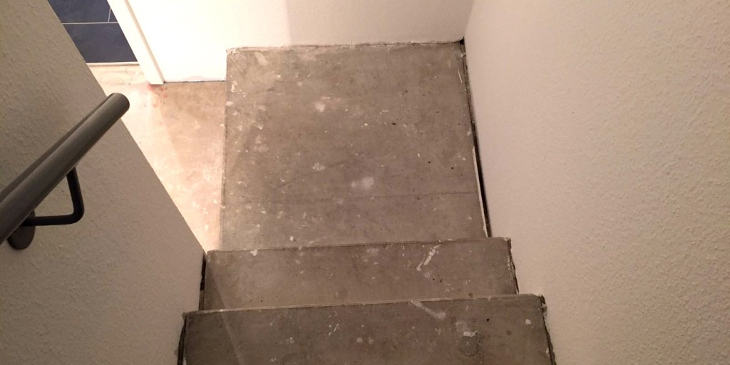 Treppenabsatz vor der Renovierung