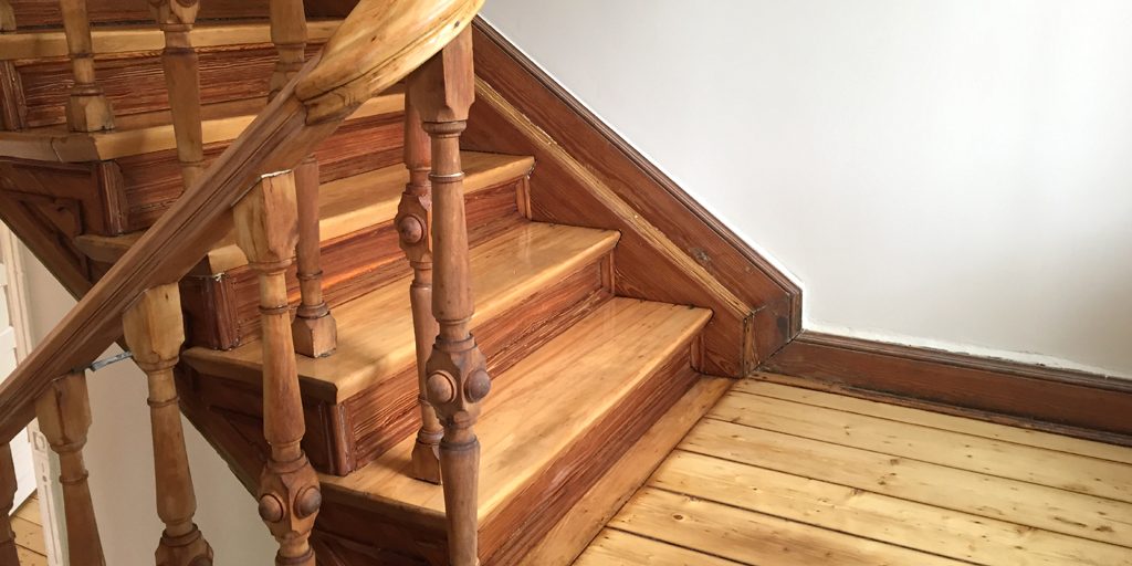 Denkmalgeschützte Treppe von Parkett Remel saniert.