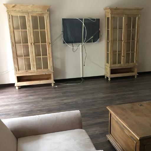 Wohnzimmer mit neuem Laminat nach dem Bodenwechsel durch Parkett Remel