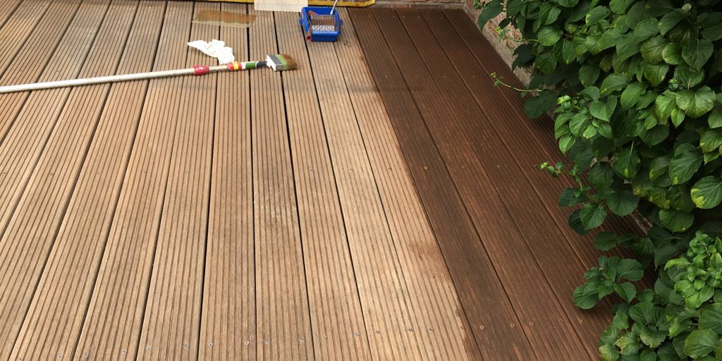 Ist die Holzterrasse gereinigt, wird sie mit Öl versiegelt
