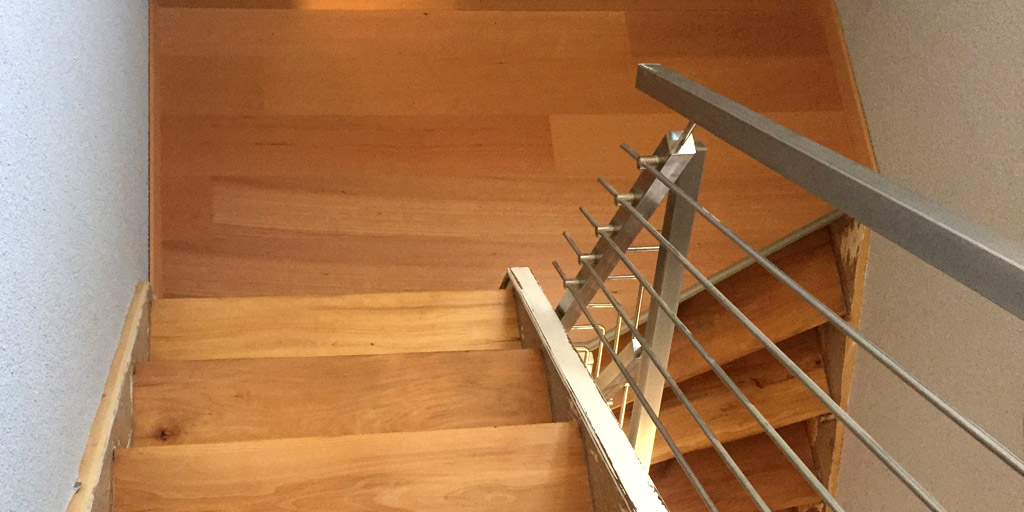 Schöne Kombination: Alte Treppe mit Parkett renovieren