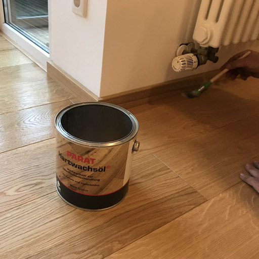 Dielen ölen zuerst an den Kanten