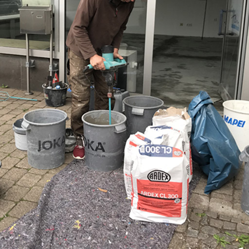 Nivelliermasse als Ausgleich und zur Herstellung von Sichtestrich aus Estrich