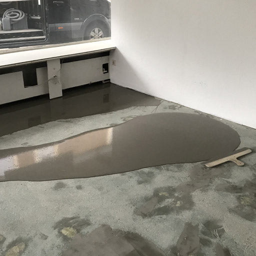 Mit Nivelliermasse können wir Sichtestrich auf Estrich herstellen.