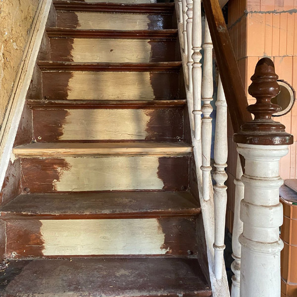 denkmalgeschützte Treppe renovieren vorher