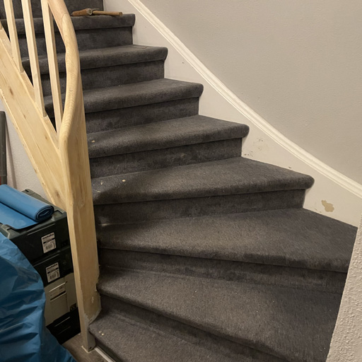 In Selm haben wir eine alte Treppe mit Teppich renoviert.