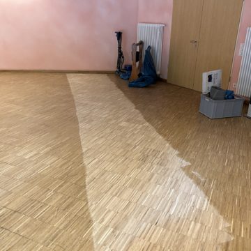 Geklebter Parkett Hebt Sich