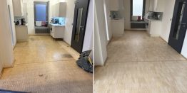 Mosaikparkett im englischen Verband renovieren: Vorher Parkett vergilt mit dunklen Flecken, nachher sauber und ohne Flecken