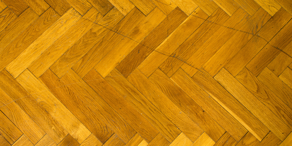 Vergilbtes Parkett aufhellen - wir erklären die Ursachen und warum sich das Aufhellen lohnt